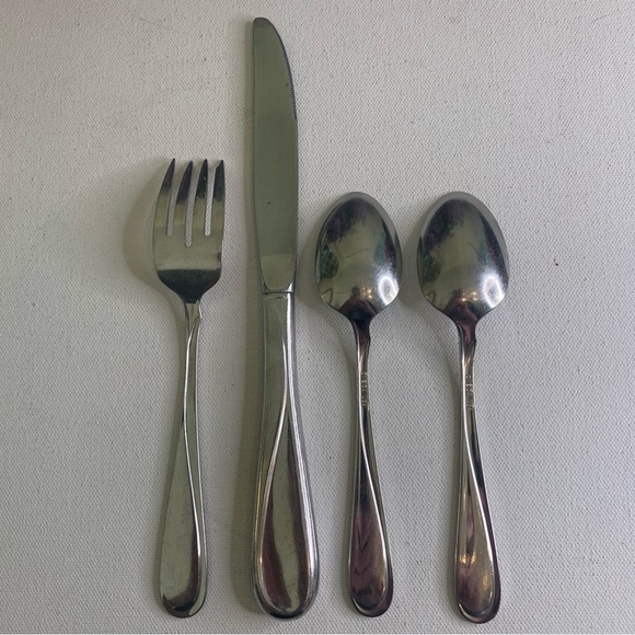 Oneida USA Flight Reliance Stainless Steel 4 Piece 1 Knife 1 Forks 2 Spoons Set - Picture 2 of 11